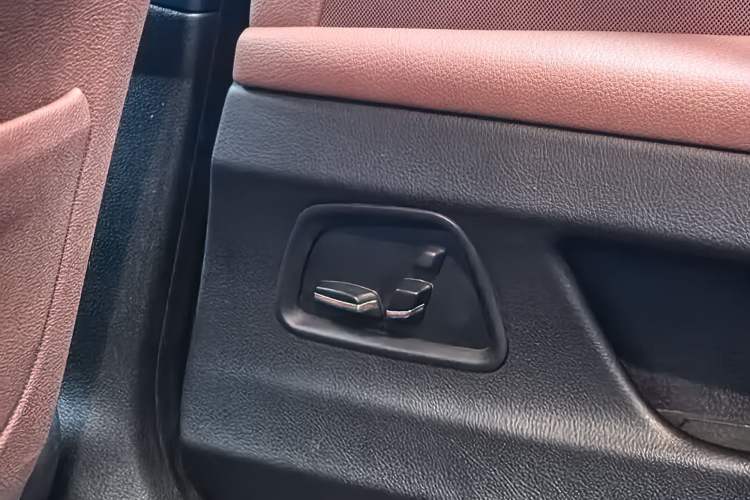 Used BMW 5 Series 2014 535Li Leading Model