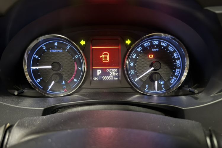 Used Toyota Corolla 2014 1.6L CVT GL-i Odometer Close Up