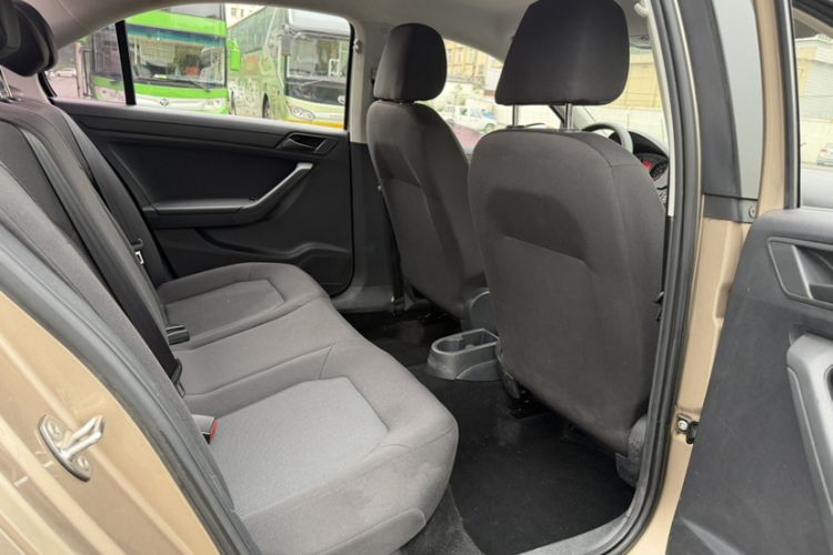 Used Volkswagen Jetta 2015 Value Edition 1.6L Manual Fashionable Style Interior 3