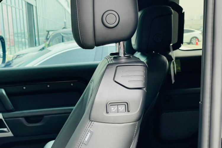 Used Land Rover Defender 2023 Facelift 90 3.0T P400 XS Interior 13