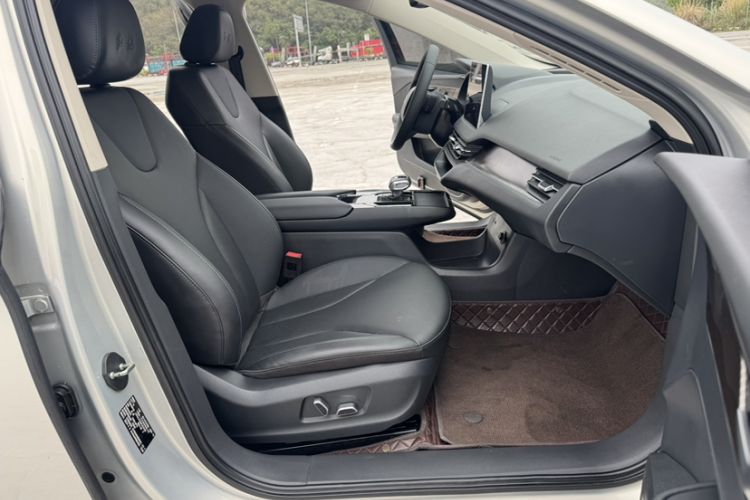 Used Hongqi E-QM5 2022 431 km Charge & Enjoy Edition