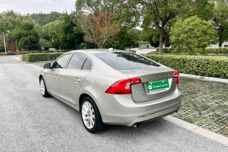 Used Volvo S60 2015 S60L 2.0T Zhiyuan Edition
