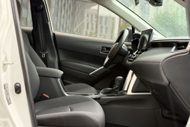 Used Toyota Corolla Cross 2024 2.0L Elite Edition Interior 3