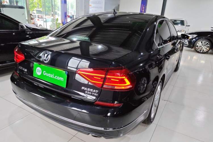 Used Volkswagen Passat 2017 330TSI DSG Luxury Edition
