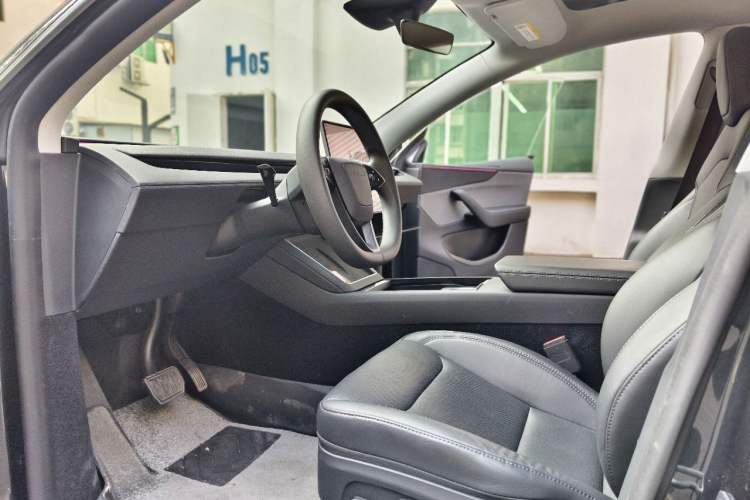 Used Tesla Model Y 2025 Rear-Wheel Drive First Edition