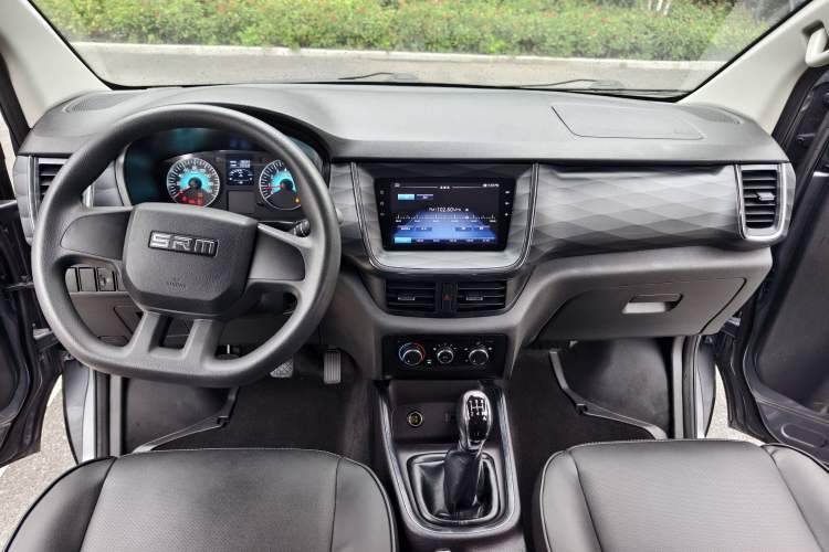 Used Jinbei Gold Hiace 2023 2.0L Passenger Van Travel Lion 5/6/7 Seater