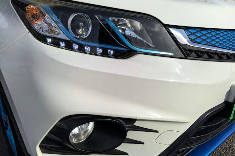 Used Soueast DX3 2018 EV Flagship Model Exterior 6