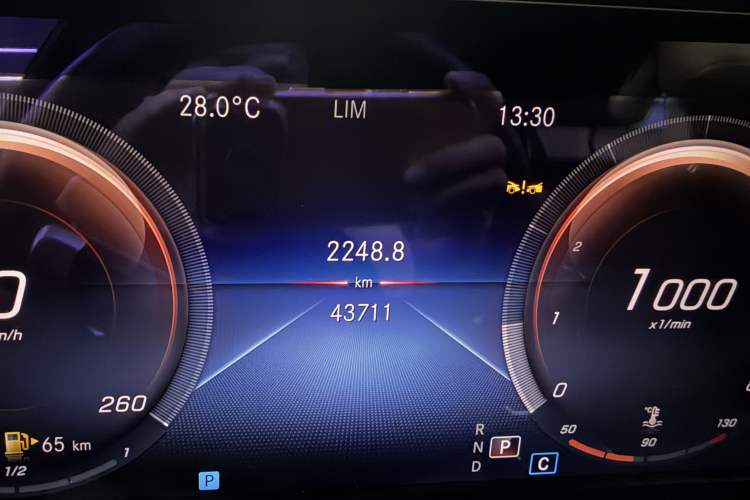 Used Mercedes-Benz E-Class 2023 E 300 L Sport Luxury Edition Odometer Close Up