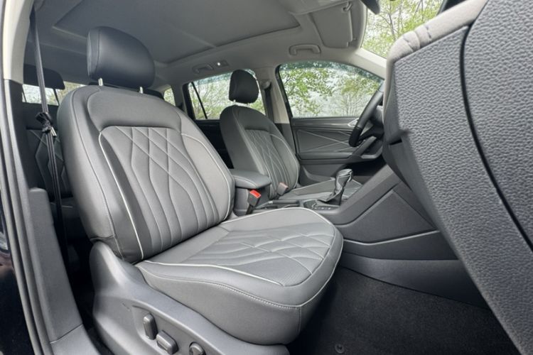 Used Volkswagen Tiguan L 2022 330TSI Automatic Two-Wheel Drive R-Line Enhanced Edition Interior 3