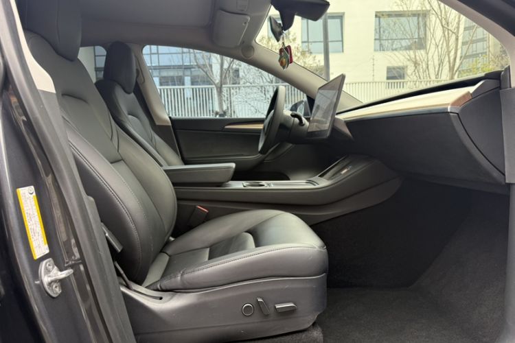 Used Tesla Model Y 2021 Long-Range All-Wheel-Drive Version
