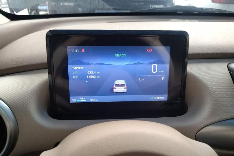 Used Wuling Hongguang MINIEV 2025 Four-Door Version Premium Edition Odometer Close Up