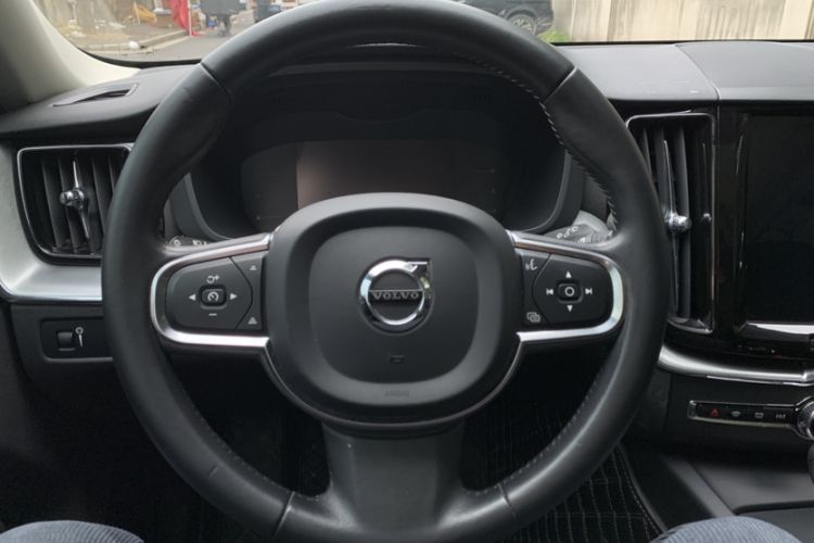 Used Volvo XC60 2019 T5 4x4 Smart Edition China VI Standard