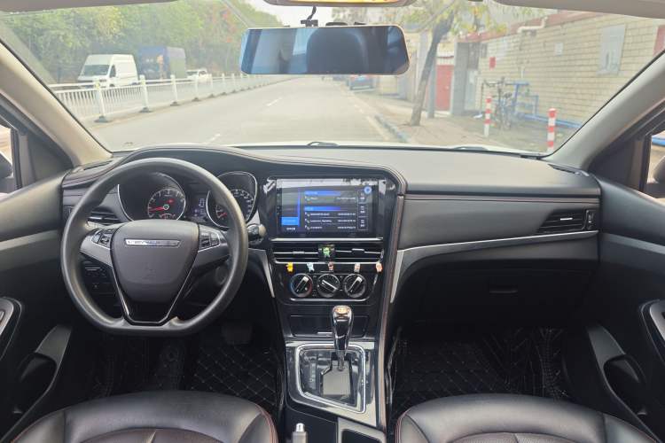 Used Venucia T70 2020 2.0L CVT Luxury Edition China VI Standard Interior 2