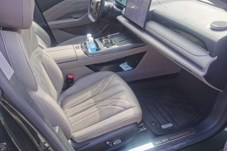 Used Geely Galaxy Galaxy 8 2025 130km EM-P Starship Edition
