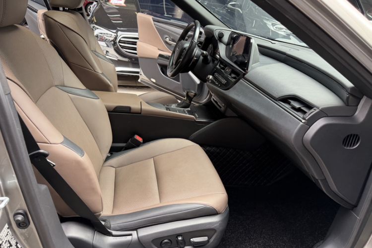 Used Lexus ES 2021 200 Excellence Edition
