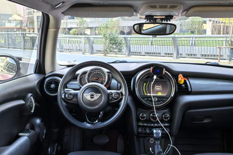 Used MINI 2014 1.5T COOPER Excitement Interior 6
