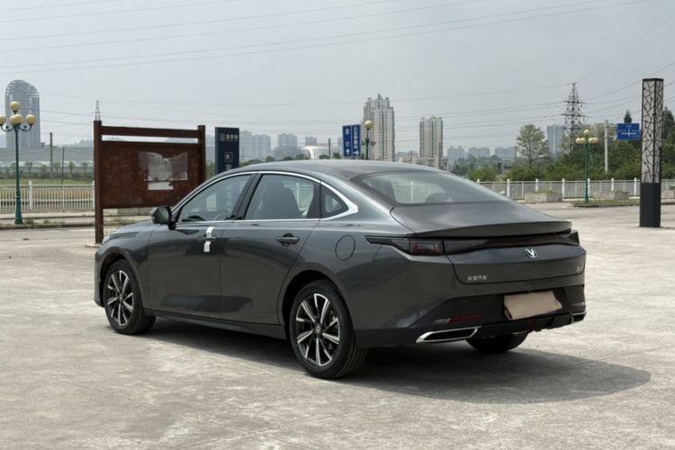 Used CHANGAN Eado 2025 Blue Whale 1.5T 500Bar Prestige Model Exterior 8