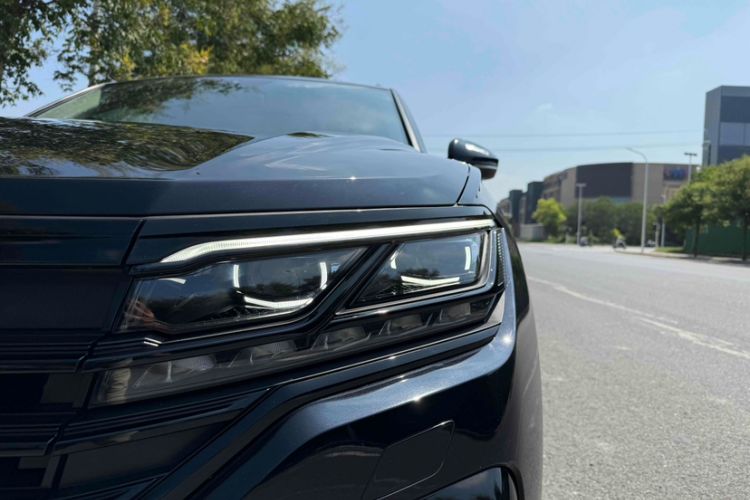 Used Volkswagen Touareg 2022 3.0 TSI Luxury Edition Black Diamond Sport Package
