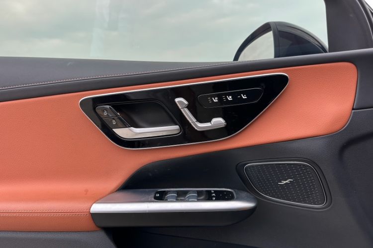 Used Mercedes-Benz GLC 2023 Facelift GLC 260 L 4MATIC Dynamic Version 5 Seats Interior 6