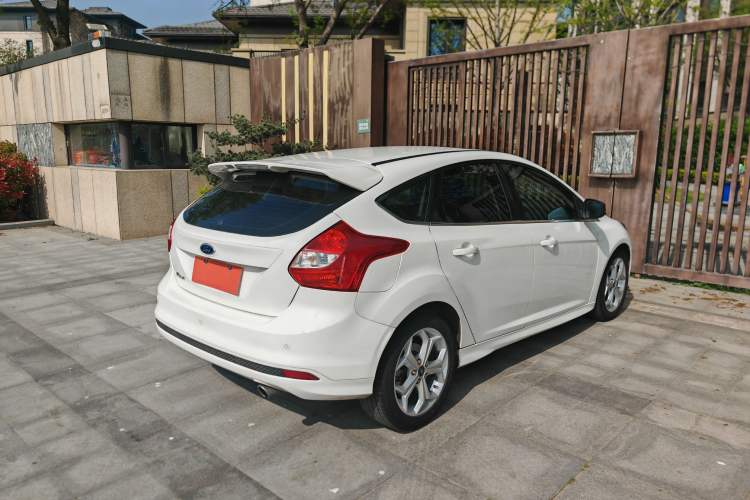 Used Ford Focus 2012 Hatchback 2.0L Automatic Luxury Sport Model Exterior 5