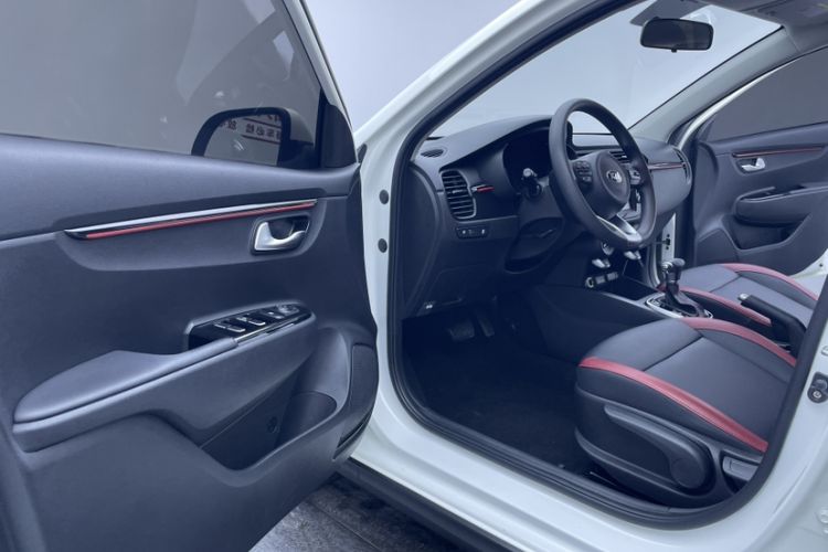 Used Kia KX Cross 2017 1.4L AT GLS
