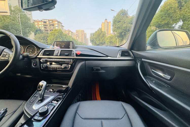 Used BMW 3 Series 2017 320Li Fashion Model
