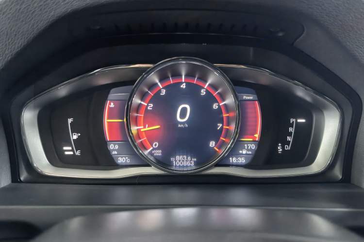 Used Volvo V60 2017 T4 Smart Edition China V Standard Odometer Close Up