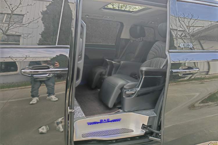 Used GAC Trumpchi M8 2024 Master Series Super Hybrid Edition Interior 3