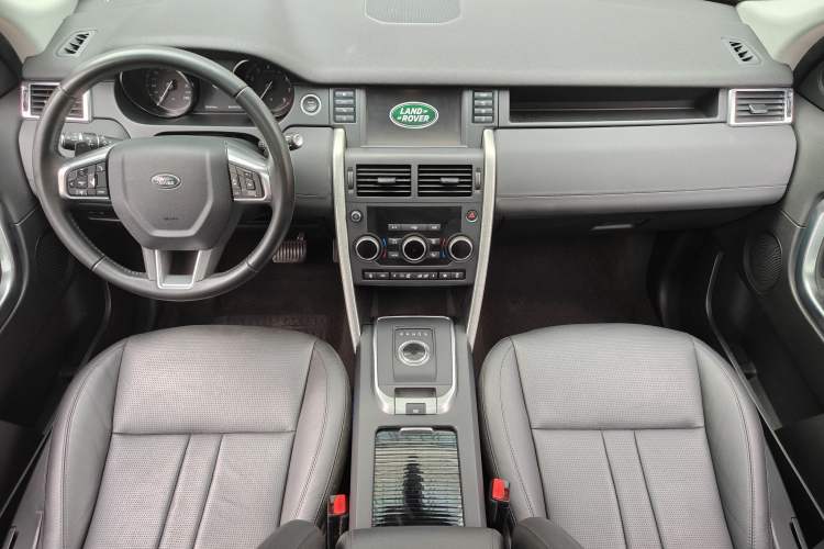 Used Land Rover Discovery Sport 2018 240 PS SE Version Interior 6