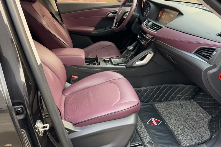 Used BORGWARD BX7 2016 28T Two-Wheel Drive Luxury Version 6 Seats Interior 13