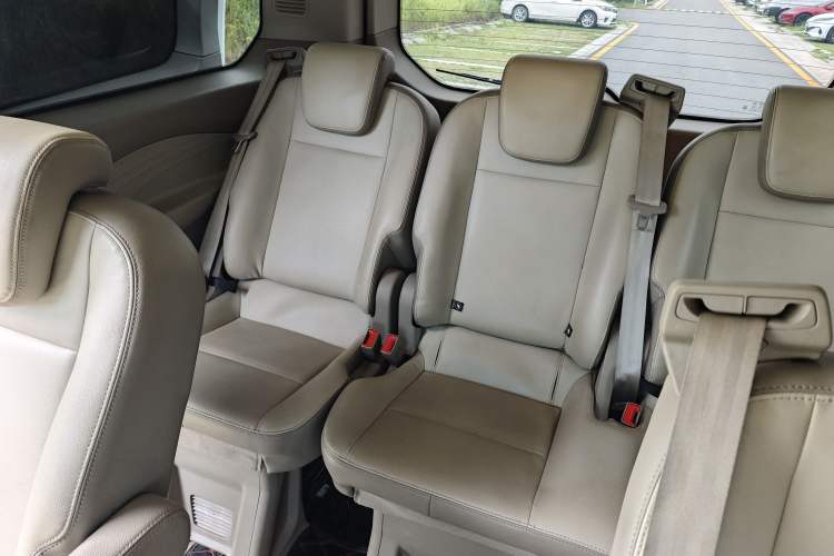 Used Ford Transit 2020 2.0T Diesel Multi-Function Commercial Vehicle Mid-Chassis Low-Roof Design with Dual Rear Doors Emission Standard China V