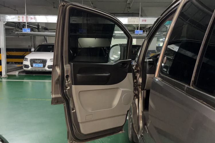 Used FORTHING Lingzhi 2018 M3L 1.6L 7-Seater Comfort Model Interior 4