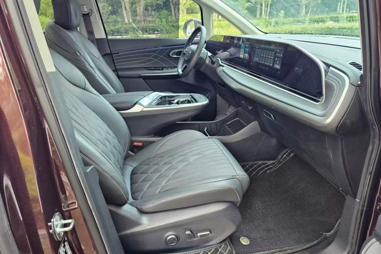 Used SAIC MAXUS G90 2022 2.0T Xingyun Seven-Seater Version