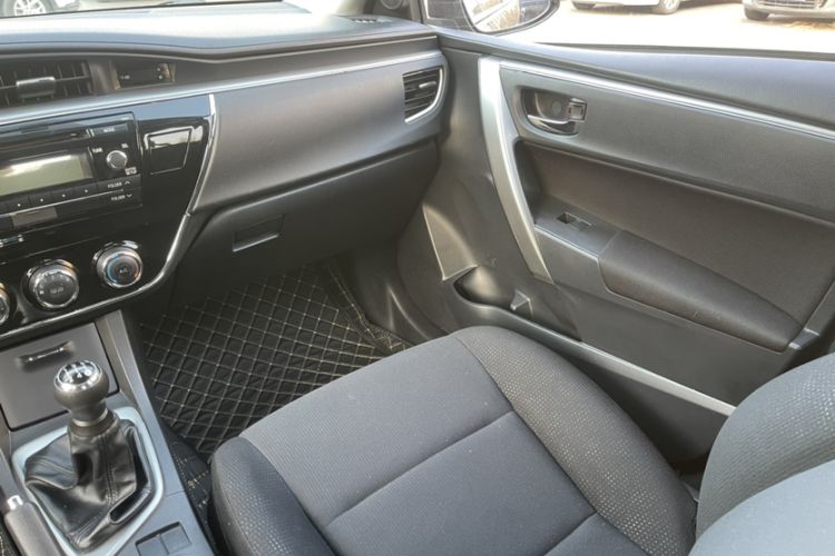 Used Toyota Corolla 2017 1.6L Manual GL Interior 2