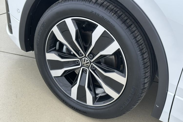 Used Volkswagen Tiguan L 2023 330TSI Automatic Two-Wheel Drive R-Line Enjoyment Edition
