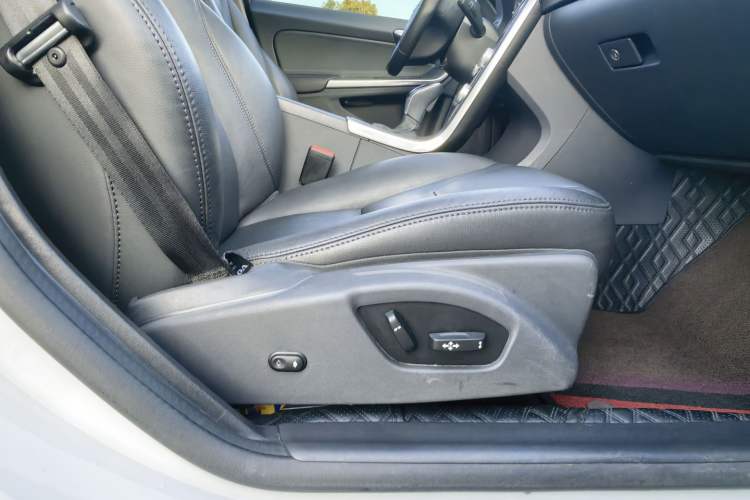 Used Volvo V60 2017 T4 Smart Edition China V Standard Interior 9