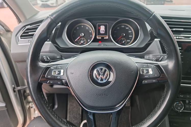 Used Volkswagen Tiguan L 2019 Revised 330TSI Automatic Two-Wheel Drive Smart & Luxury Edition China VI Standard