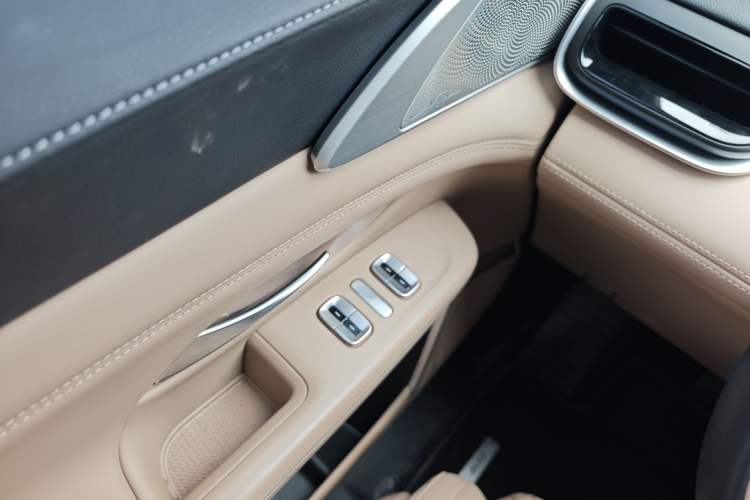 Used XPeng G6 2025 625 Long-Range Max Flagship Edition Exterior 12