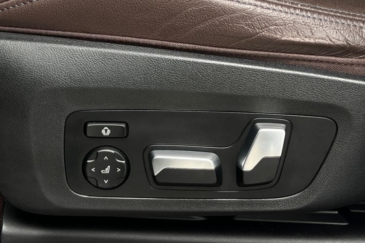 Used BMW X3 2020 xDrive30i Luxury Model with M Sport Package Interior 1