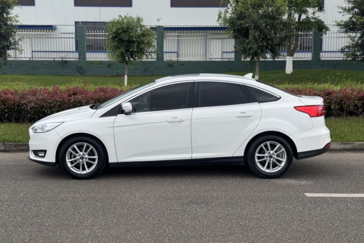 Used Ford Focus 2018 Sedan Classic 1.6L Automatic Trendy SmartDrive Edition Exterior 5