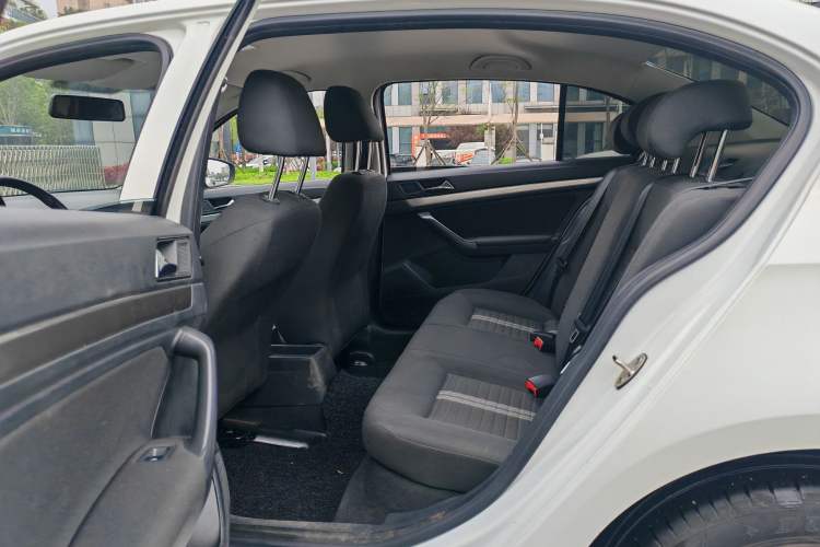 Used Volkswagen Lavida 2019 Lavida Start 1.5L Automatic Trendy Version China VI Standard Interior 4