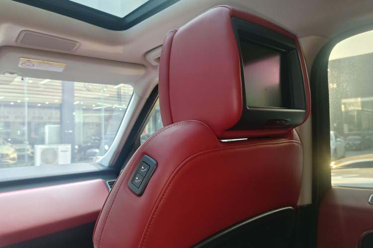 Used Land Rover Range Sport 2022 3.0 L6 YAO Black Edition Interior 6