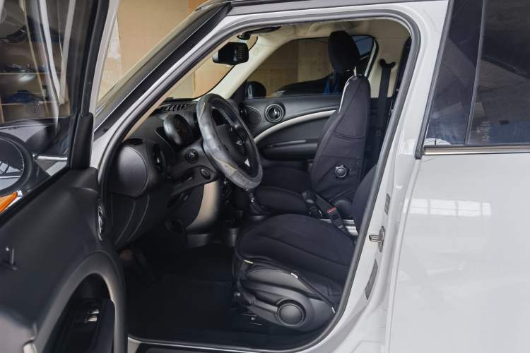 Used MINI Countryman 2014 1.6T COOPER ALL4 Fun Interior 2