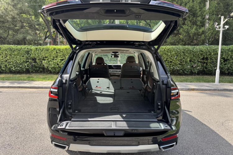 Used BMW X7 2023 xDrive40i Luxury Package with Leading Features
