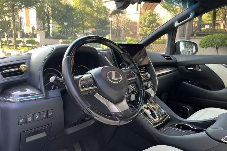 Used Lexus LM 2020 300h Seven-Seat Elegant Edition