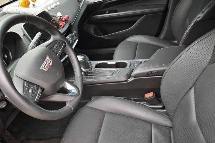 Used Cadillac CT4 2023 25T Luxury Model Interior 3