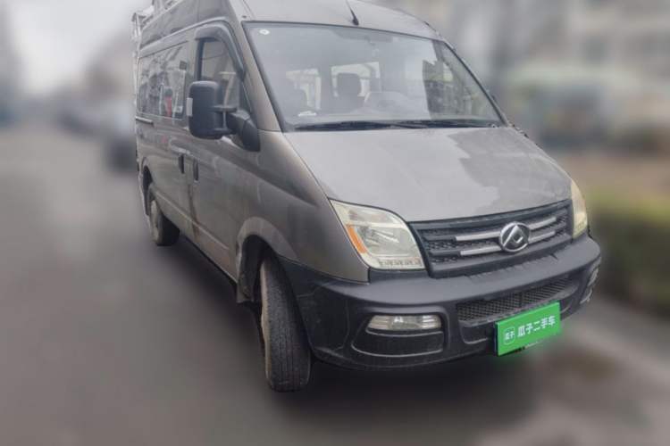 Used SAIC MAXUS Xintu V80 2016 2.5T Manual Aoyuntong National IV Short Wheelbase Mid-Roof 6-Seater Exterior 3