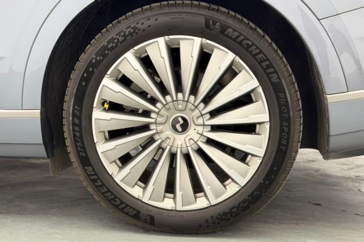 Used ONVO Luxeed L90 2025 Model—Max Six-Seater Version
