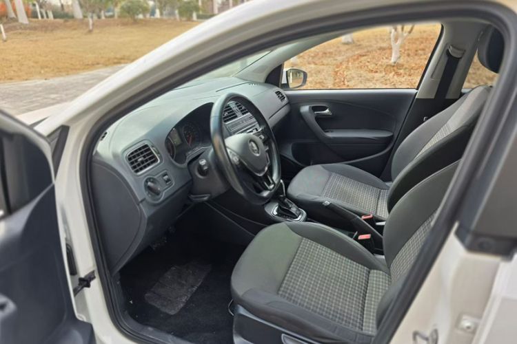 Used Volkswagen Polo 2016 1.6L Automatic Comfort Model