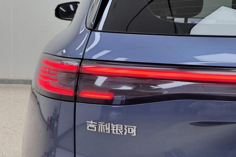 Used Geely Galaxy Galaxy Xingjian 7 EM-i 2025 120km Flagship Edition
